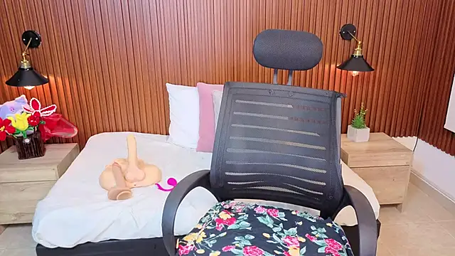 chanel_brunette live