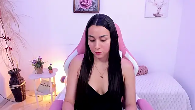 EmmaMyers1 live