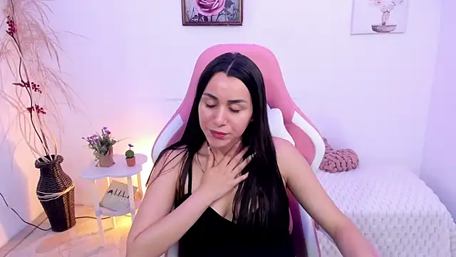 EmmaMyers1 live