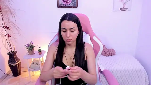 EmmaMyers1 live