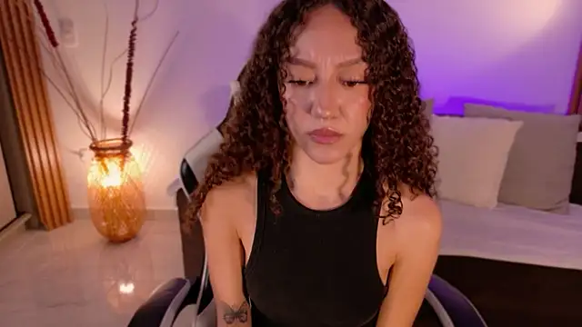 ChloeMoreti live