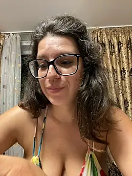 NadiraNoor live