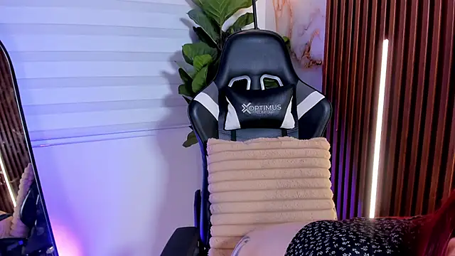 Nickie_reed_ live