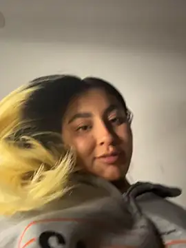 Elina_Hills live