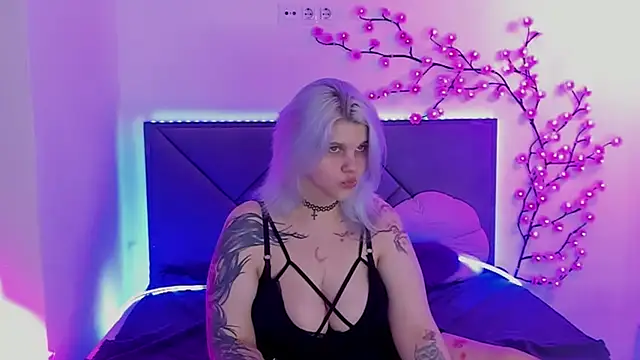 JoannLowe live