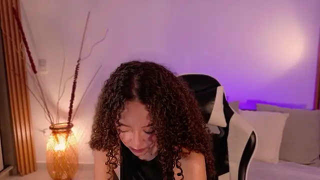 ChloeMoreti live