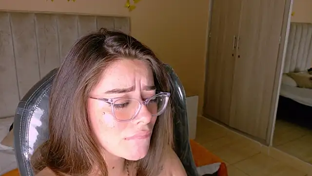 Charlotte_Olsen_ live