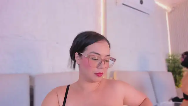 Ali_Hamilton live