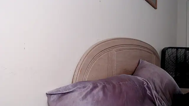 Loves_Aura live