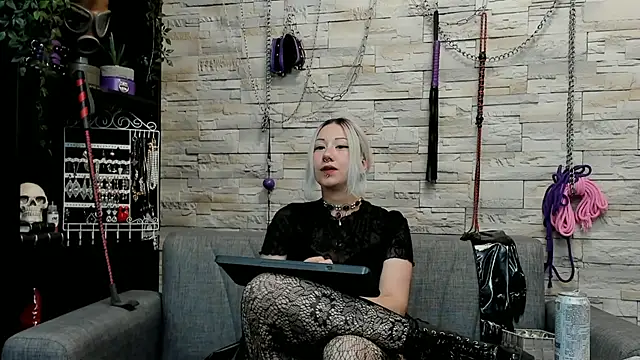 Miss_Kaz live