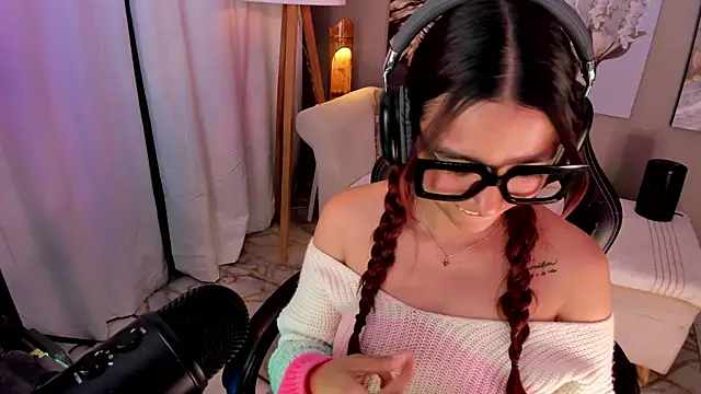 charlotte_bluee live