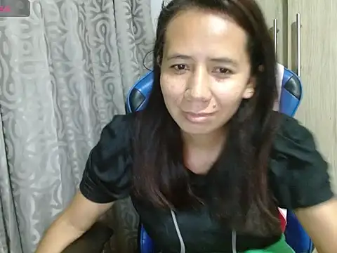 Danielagomez33 live