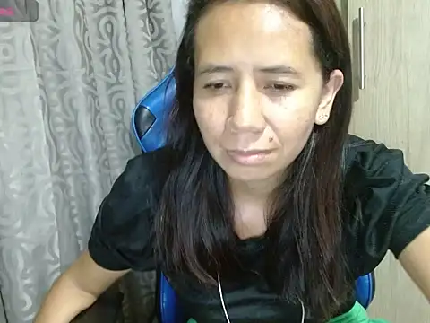 Danielagomez33 live