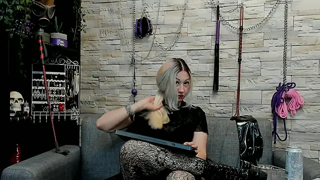 Miss_Kaz live