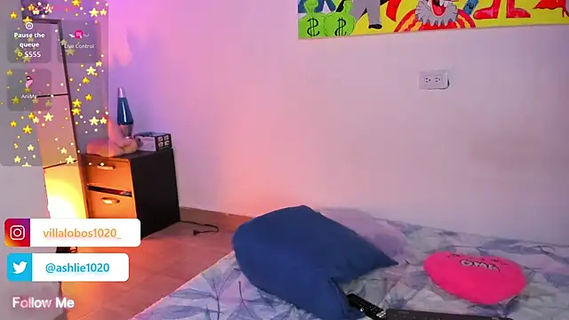MiaVillalobos live