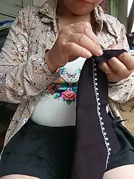 tuyet-nhi live