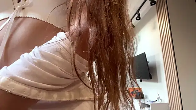 Kissme_Kira live