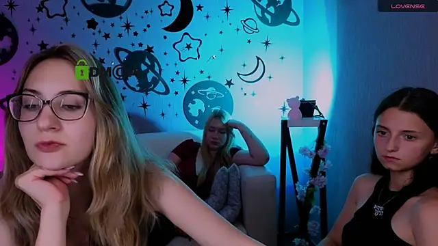 playful_sophie live
