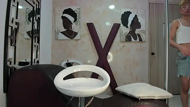 BLACK_AND_WHITET live