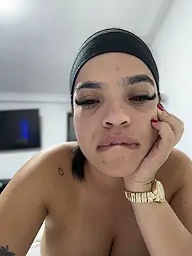 JuanitaMore01 live