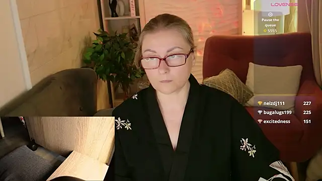 Alexandra_Kind live