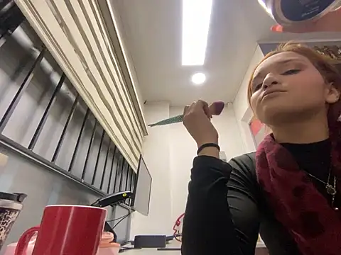 leah_shainee live
