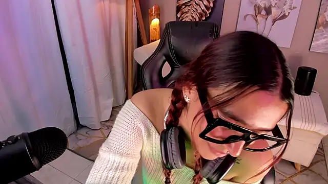charlotte_bluee live