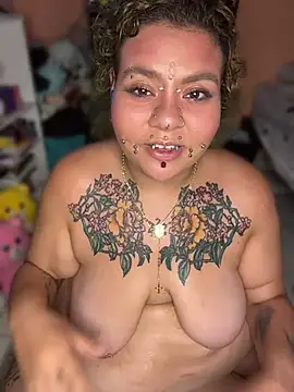 DivineBBWPoison live