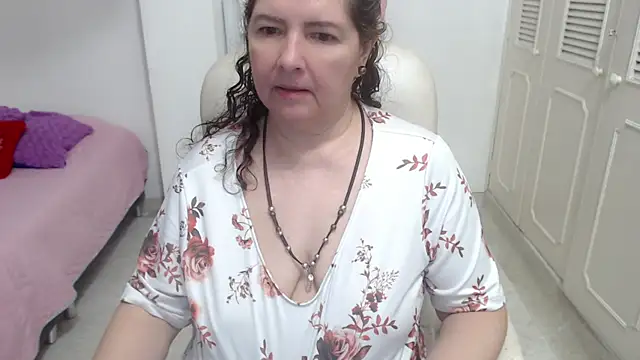 leonela_69 live