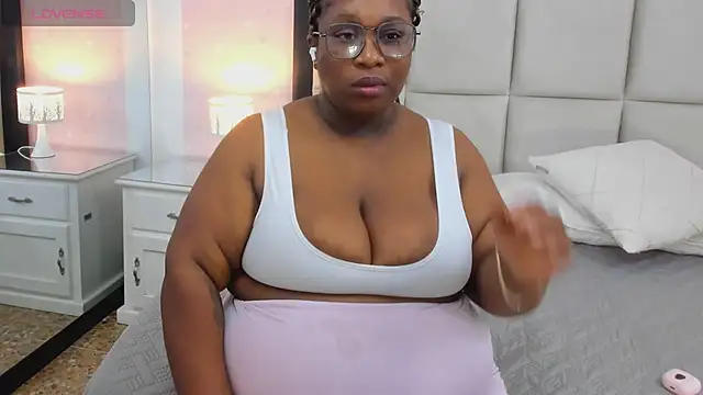 TreisyVixen live
