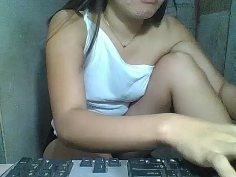 Skinny_PinayGirljust18 live