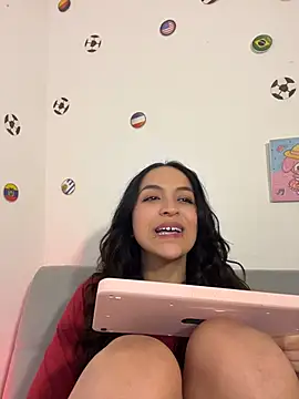 Ariiana_Jones live