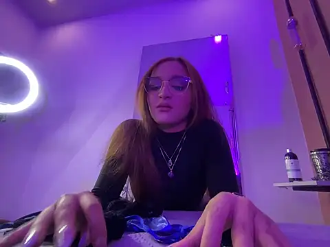 leah_shainee live