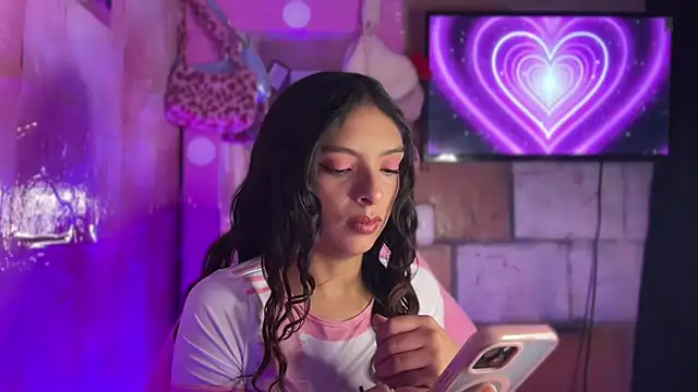 Skye_Moore live
