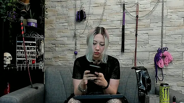 Miss_Kaz live
