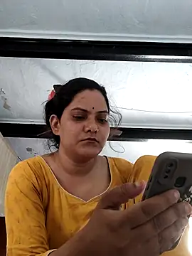 Anushka_Singh0 live