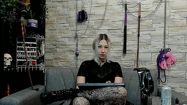 Miss_Kaz live