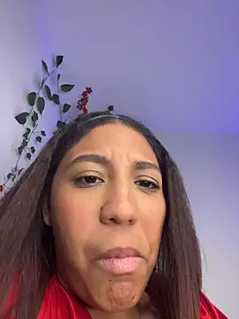Daphnne_Curly live