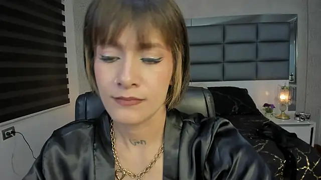 Mrs_Regina_clk live
