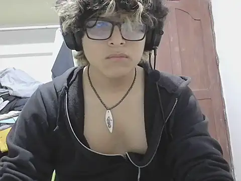 layom_21 live