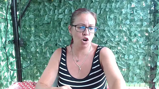 LadyHellene live