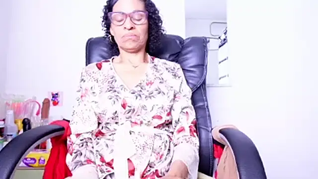 Aries_Mature live