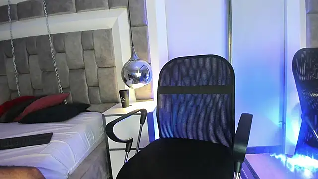 LucasThomson_ live