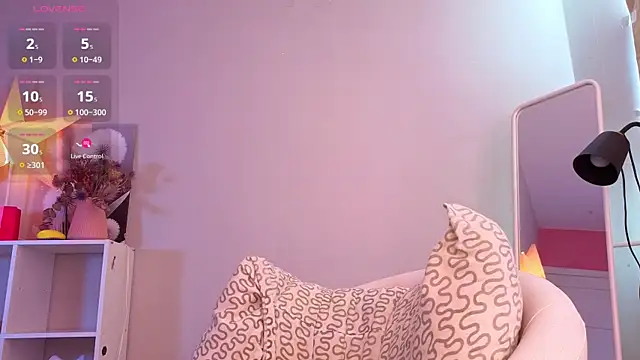 SmolCutie live