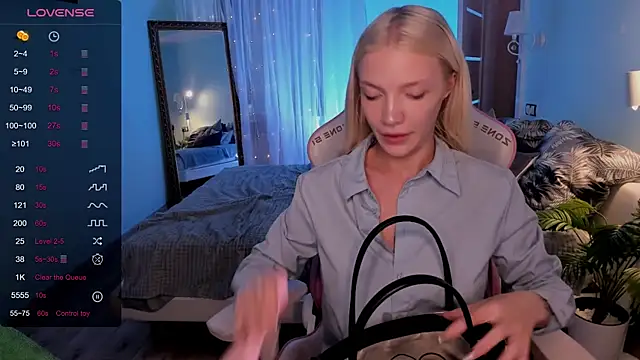 AnyaTaylor_ live