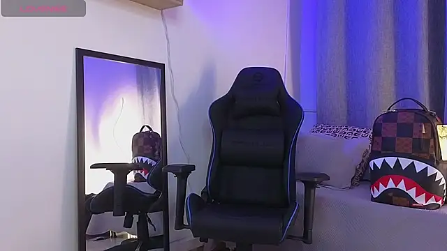 ASHTON_HILS live