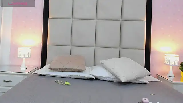 TreisyVixen live
