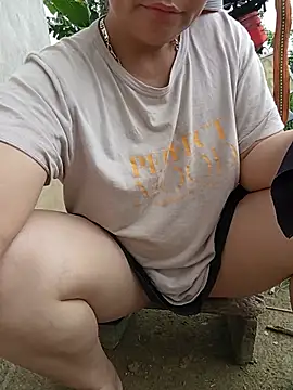 tuyet-nhi live