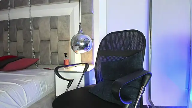 LucasThomson_ live