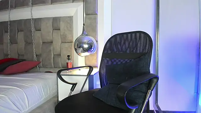 LucasThomson_ live